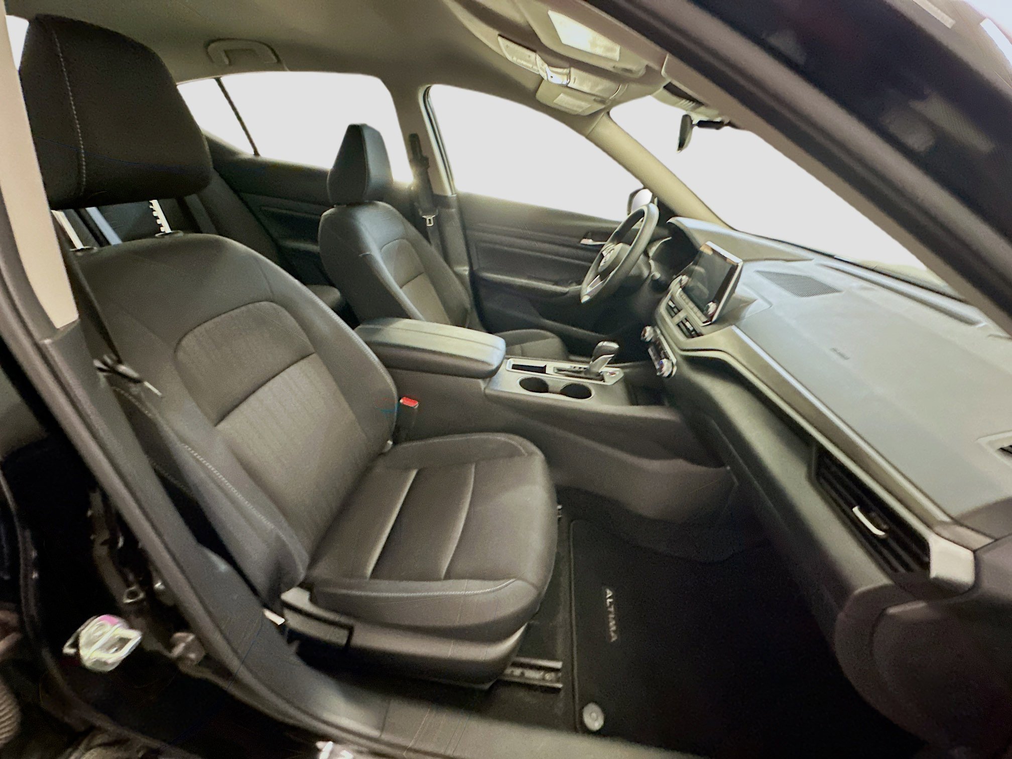 Used 2025 Nissan Altima 2.5 SV image 31