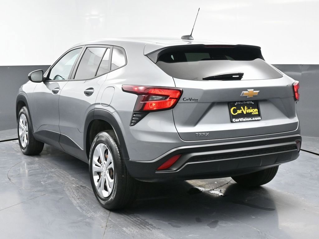 Used 2024 Chevrolet Trax LS w/ Driver Confidence Package image 7