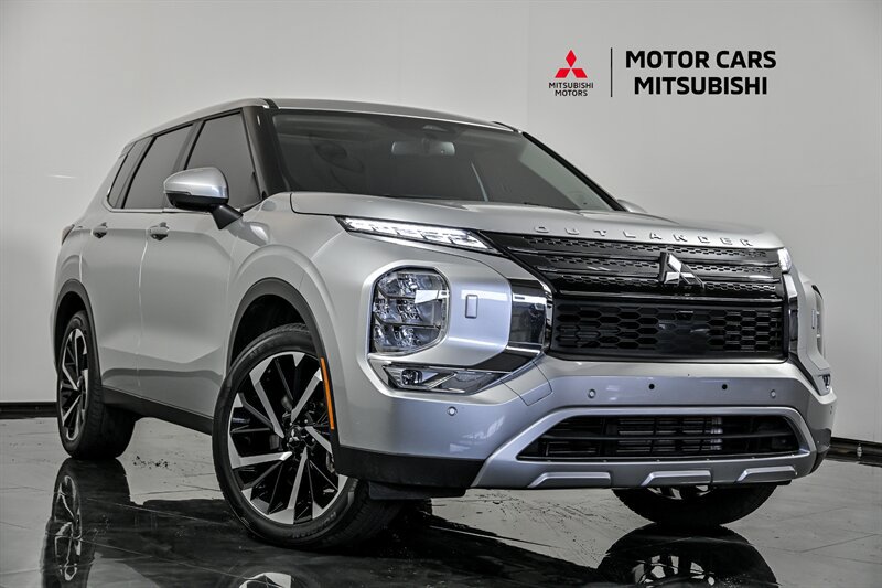 Used 2024 Mitsubishi Outlander SE