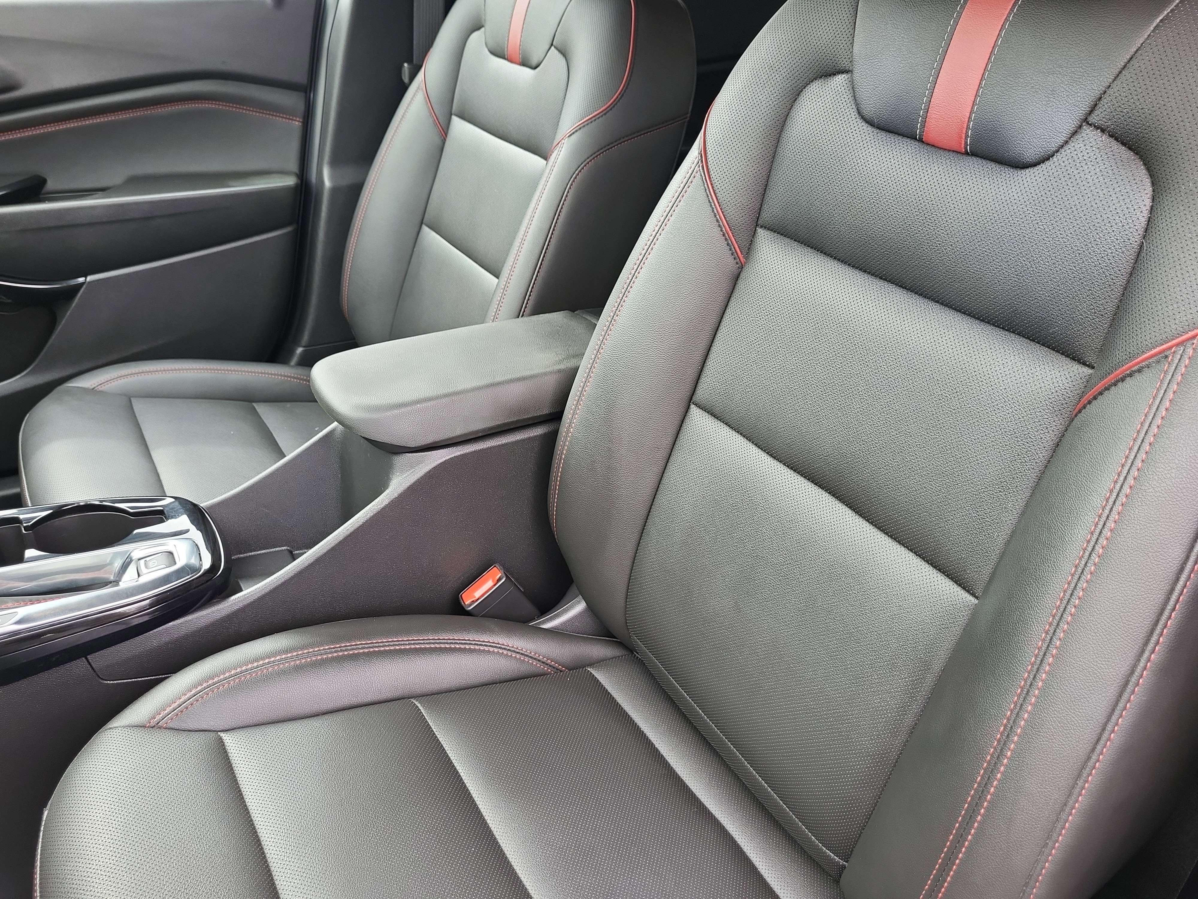 Certified 2024 Chevrolet Trax RS w/ Sunroof Package FWD image 12
