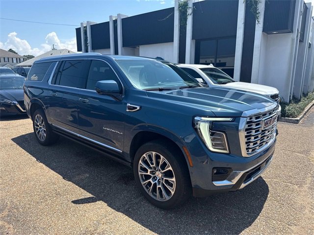 Certified 2025 GMC Yukon XL Denali w/ Sun & Power Step Package image 4