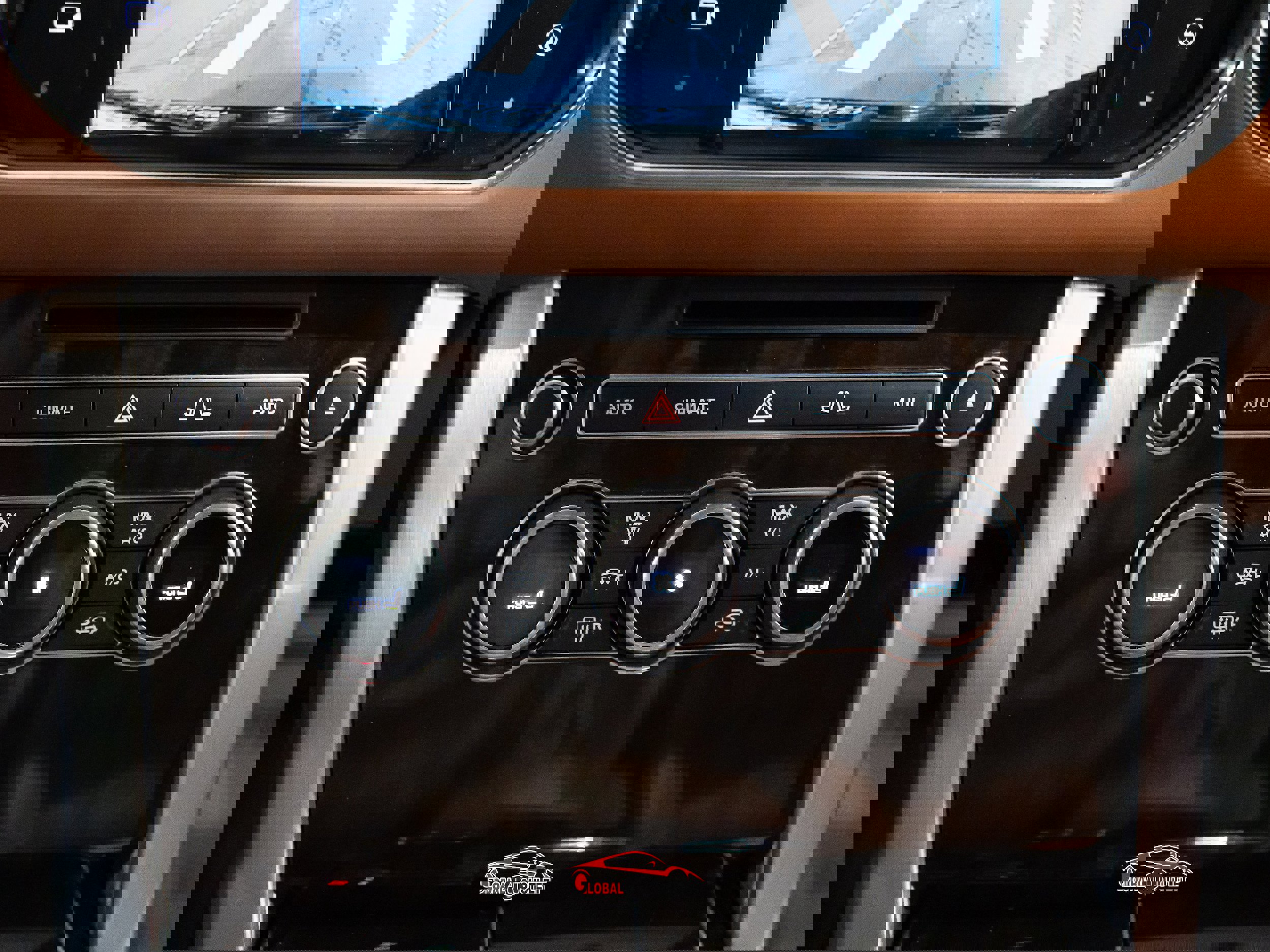 Used 2016 Land Rover Range Rover Autobiography image 38