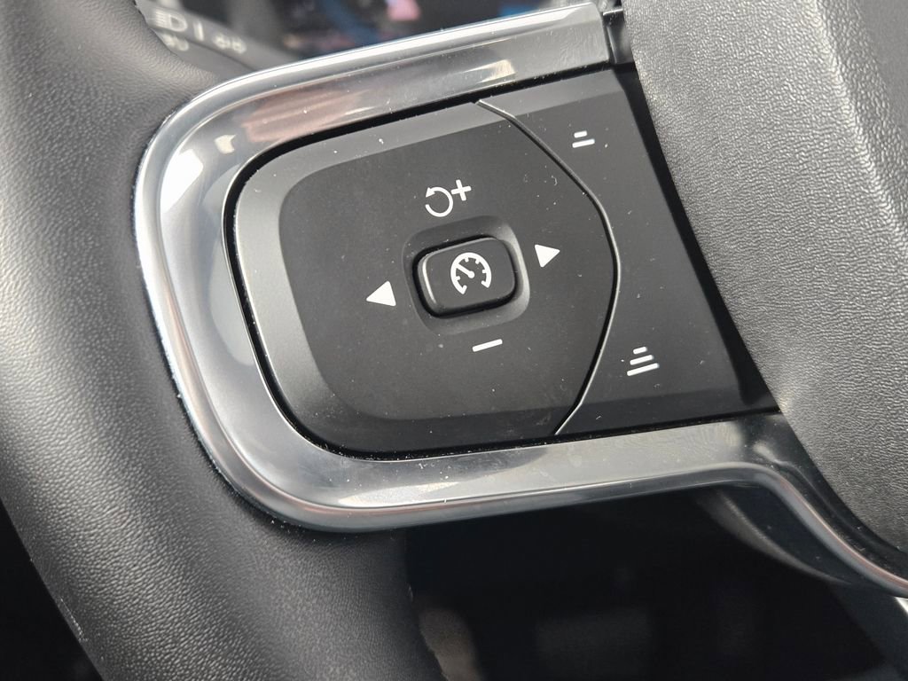 Certified 2023 Volvo XC40 B5 Ultimate w/ Climate Package image 26