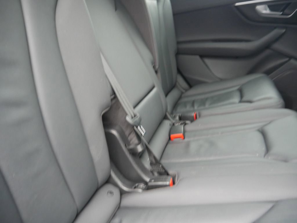 Certified 2022 Audi Q7 2.0T Premium w/ Convenience Package image 38