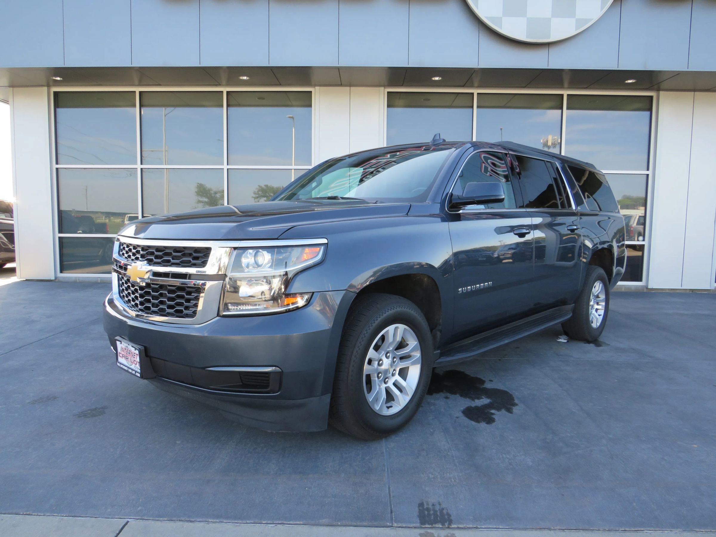 Used 2020 Chevrolet Suburban LT AWD/4WD image 3