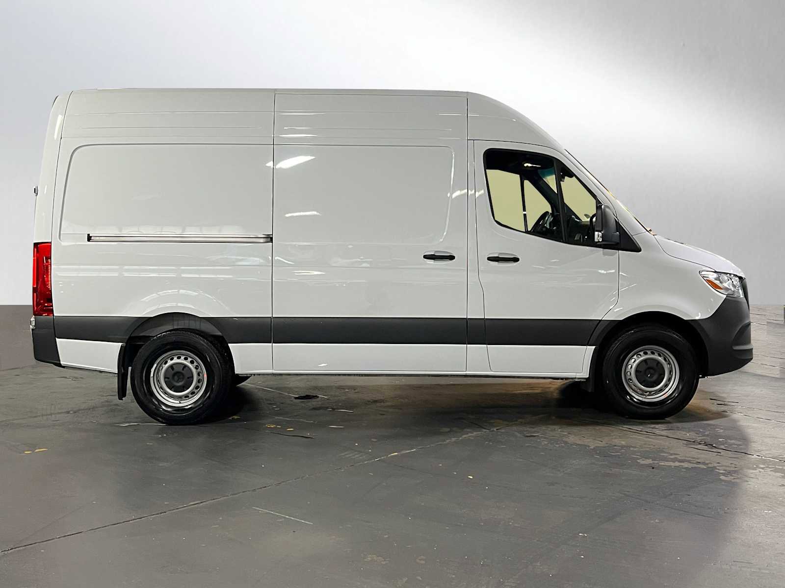 Used 2025 Mercedes-Benz Sprinter 2500 image 2