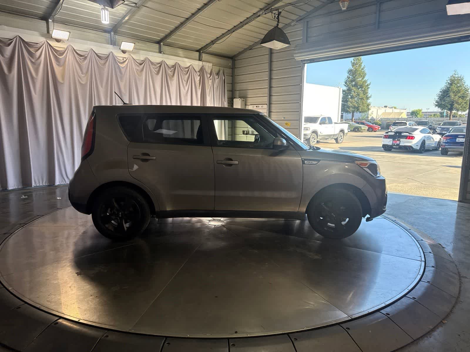 Used 2017 Kia Soul FWD image 4