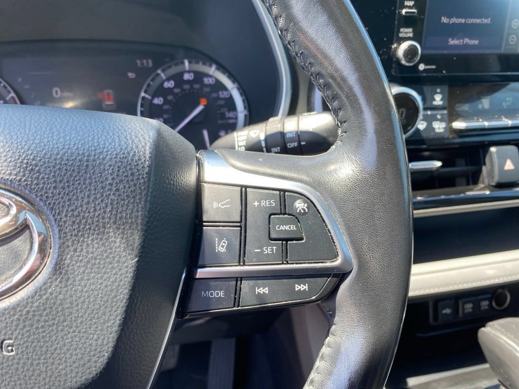 Used 2020 Toyota Highlander XLE AWD/4WD image 25