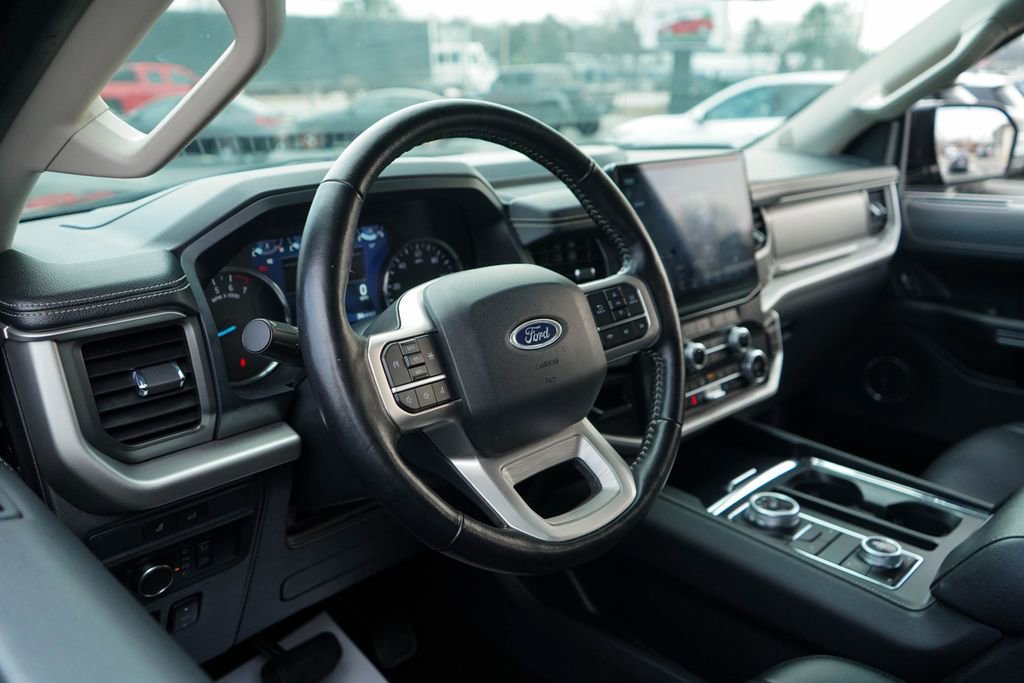 Used 2024 Ford Expedition Max XLT image 6