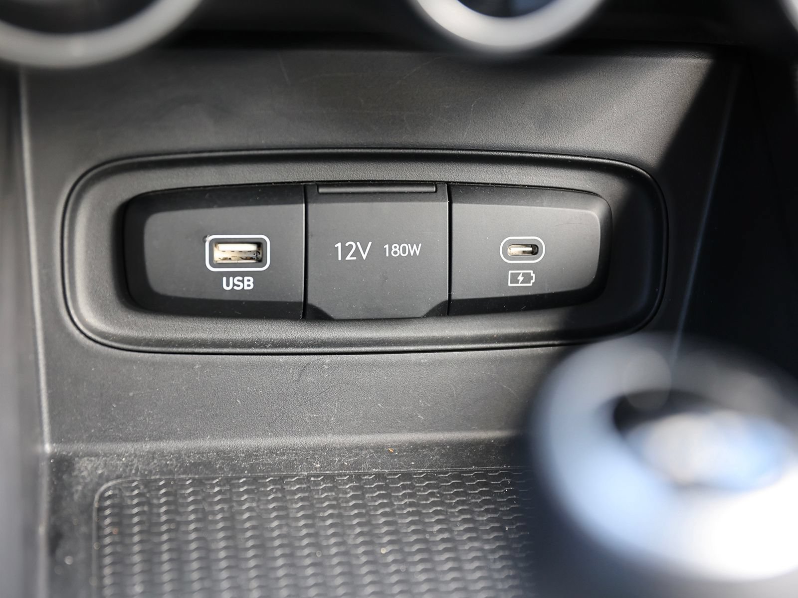 Used 2023 Hyundai Venue SE FWD image 22