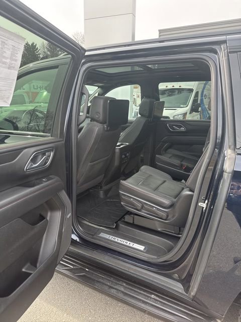 Used 2023 Chevrolet Suburban RST w/ Sport Performance Package image 21