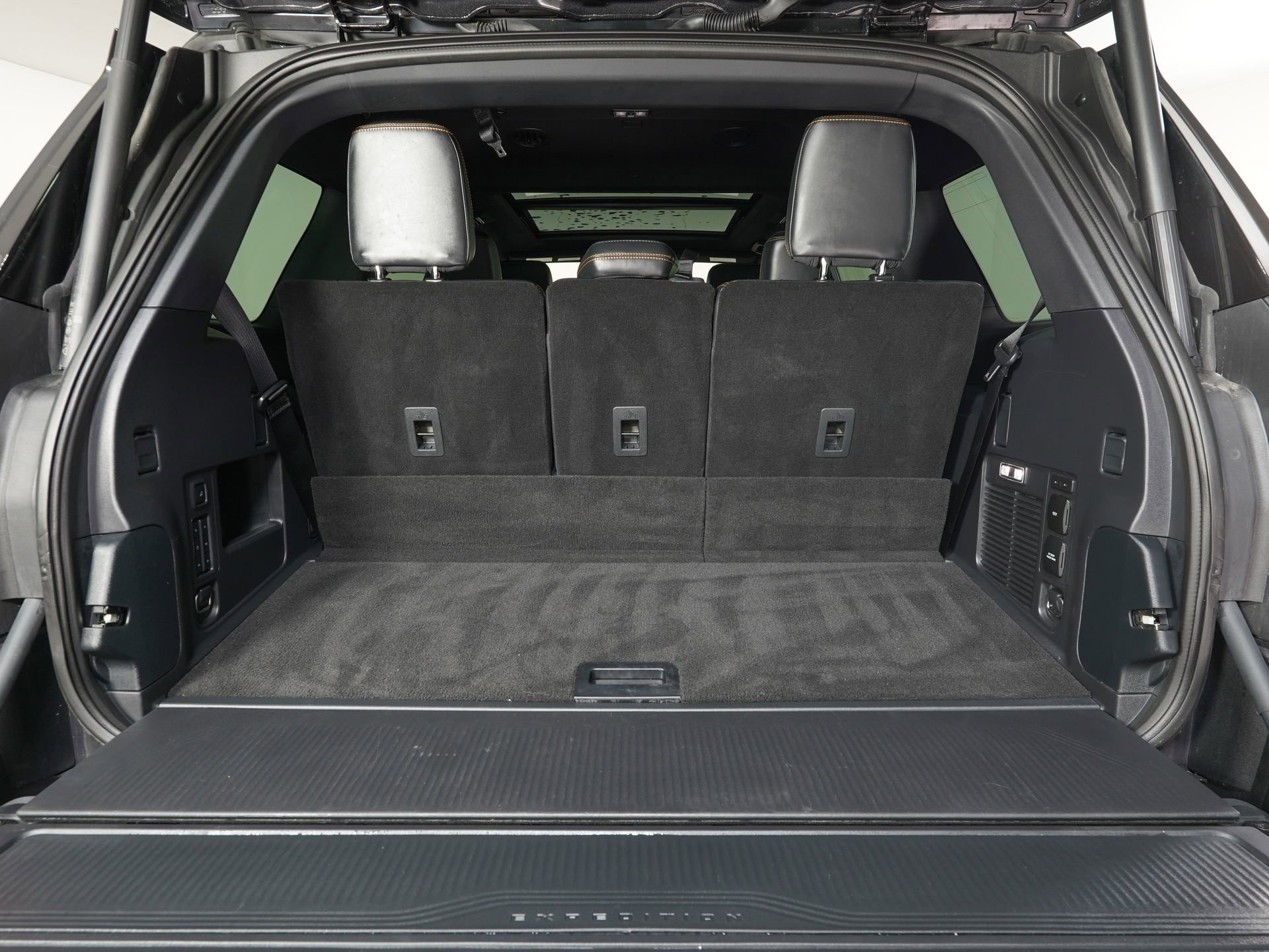 Used 2025 Ford Expedition Tremor AWD/4WD image 11