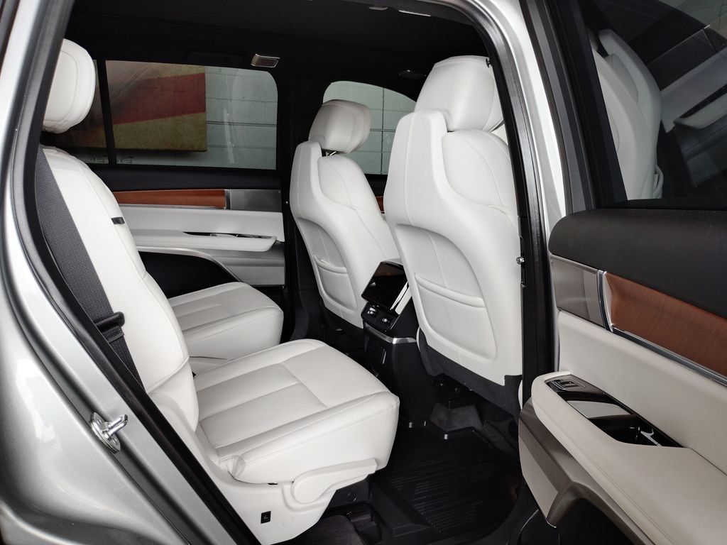 Used 2026 Cadillac Vistiq Sport w/ LPO, Floor Liner Package AWD/4WD image 20