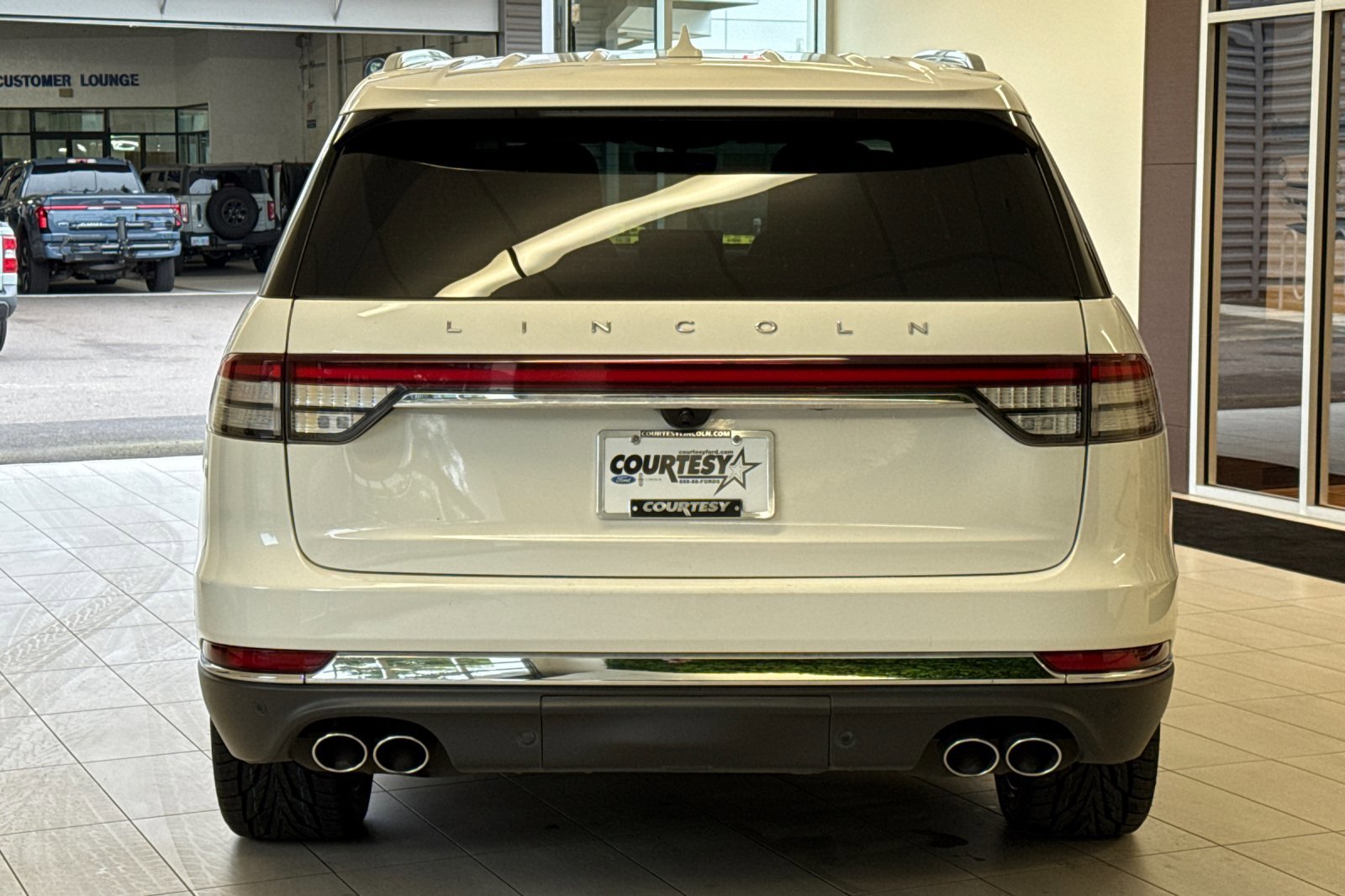 Used 2020 Lincoln Aviator Reserve w/ Equipment Group 202A image 5