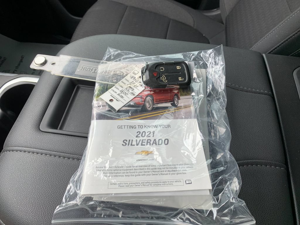 Used 2021 Chevrolet Silverado 1500 LT Trail Boss w/ Bed Protection Package AWD/4WD image 9