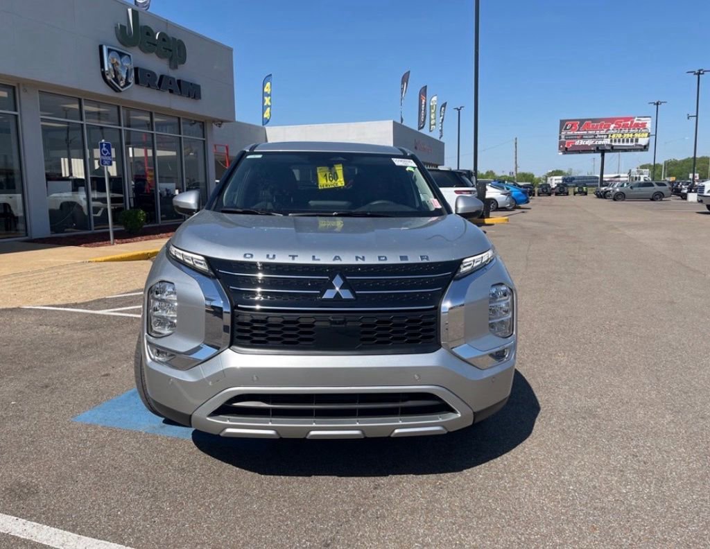Used 2024 Mitsubishi Outlander SE image 8