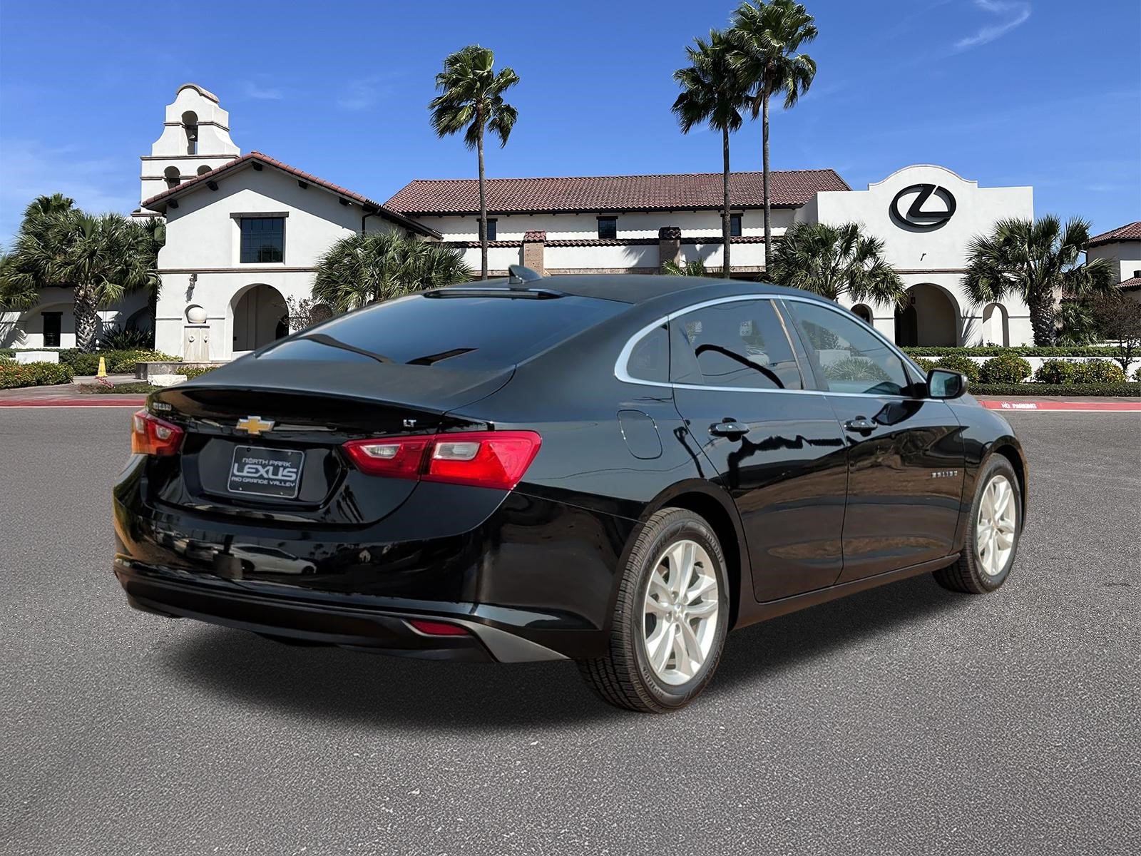 Used 2017 Chevrolet Malibu LT FWD image 2