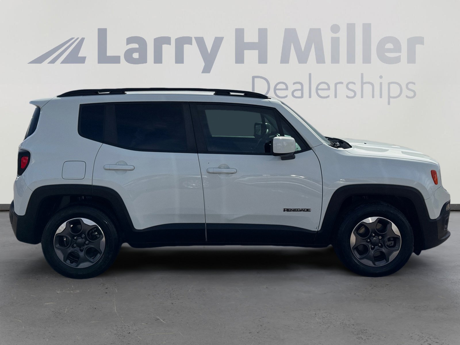 Used 2018 Jeep Renegade Latitude FWD image 6