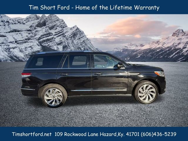 Used 2023 Lincoln Navigator Reserve image 2