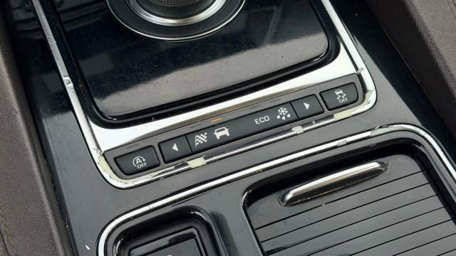 Used 2019 Jaguar F-PACE Prestige image 36