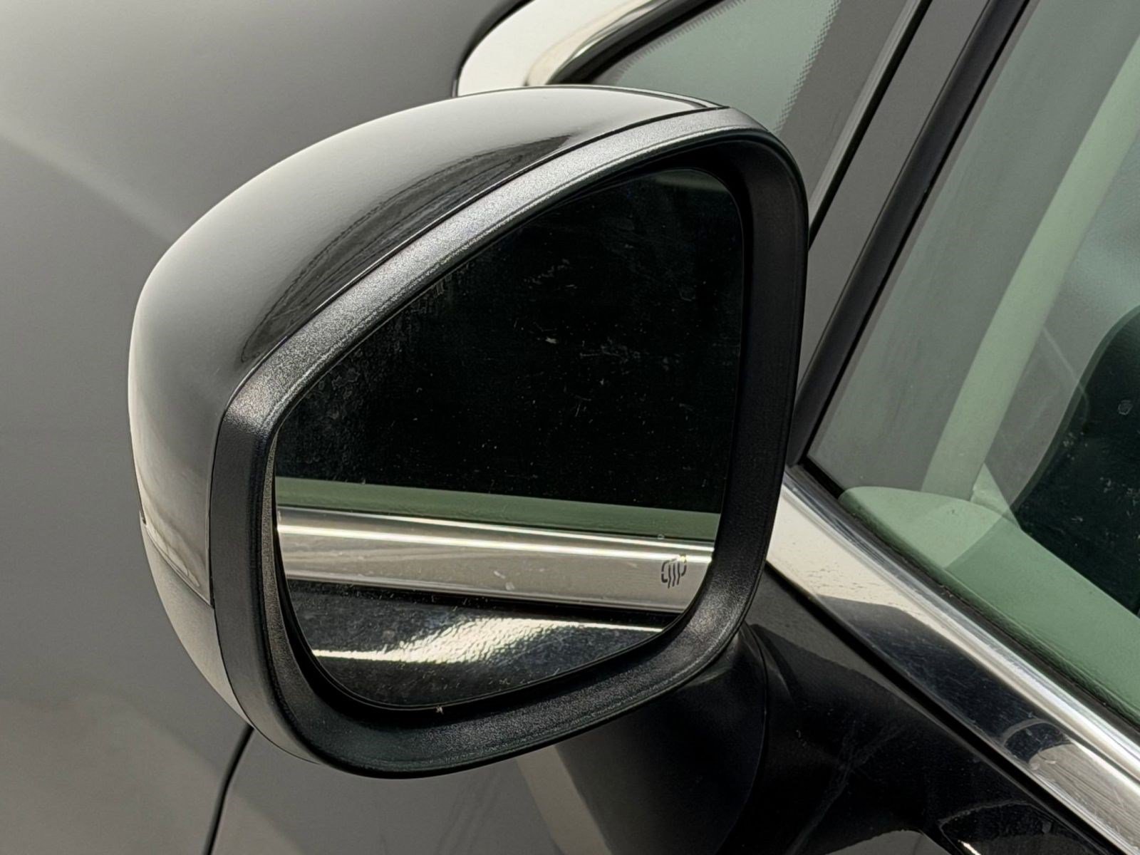 Used 2022 Chrysler Voyager LX FWD image 34