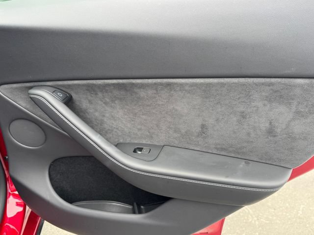 Used 2024 Tesla Model Y Long Range AWD/4WD image 9