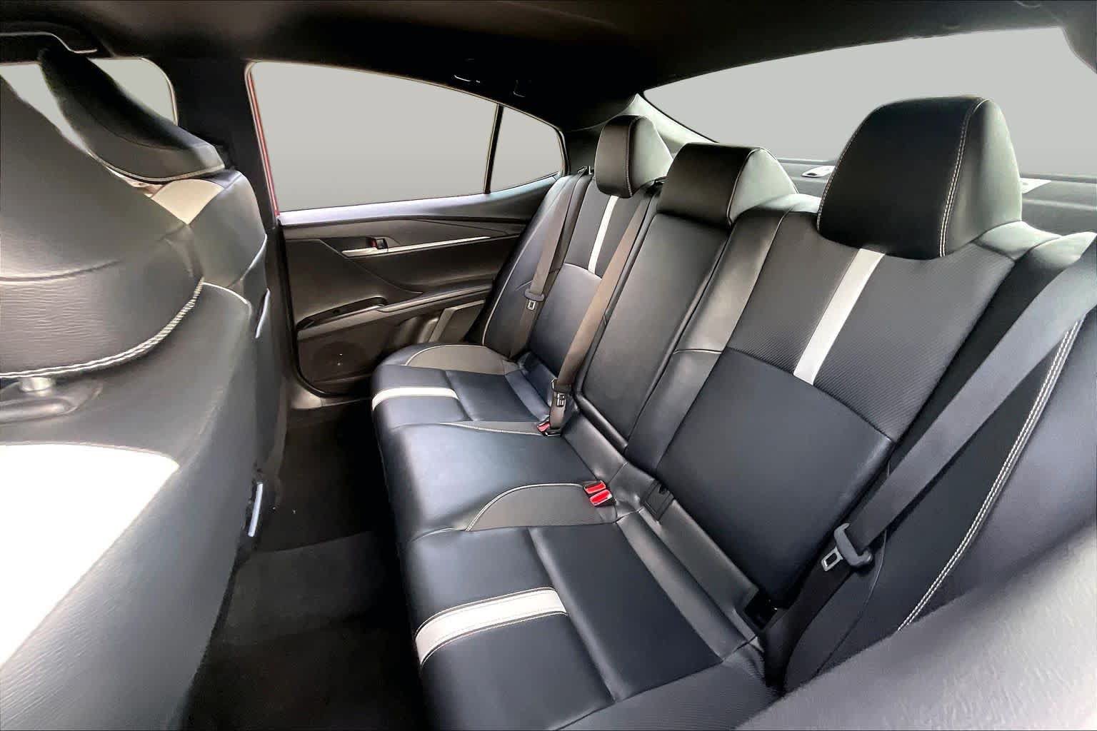 Used 2025 Toyota Camry SE FWD image 20