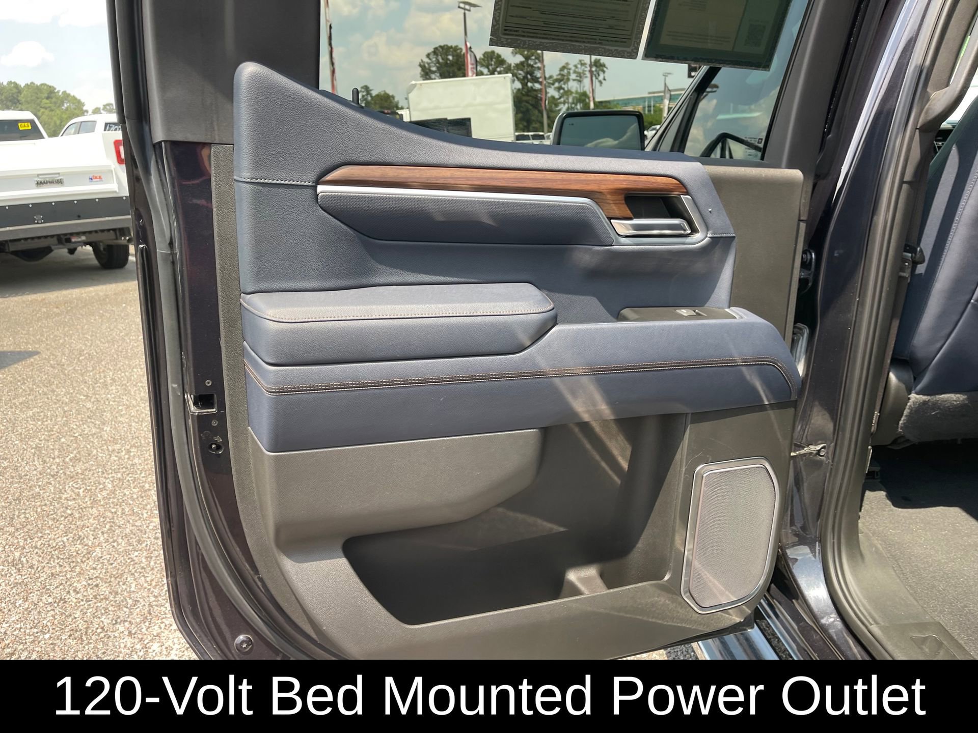 Used 2022 Chevrolet Silverado 1500 High Country w/ Z71 Off-Road Package AWD/4WD image 20