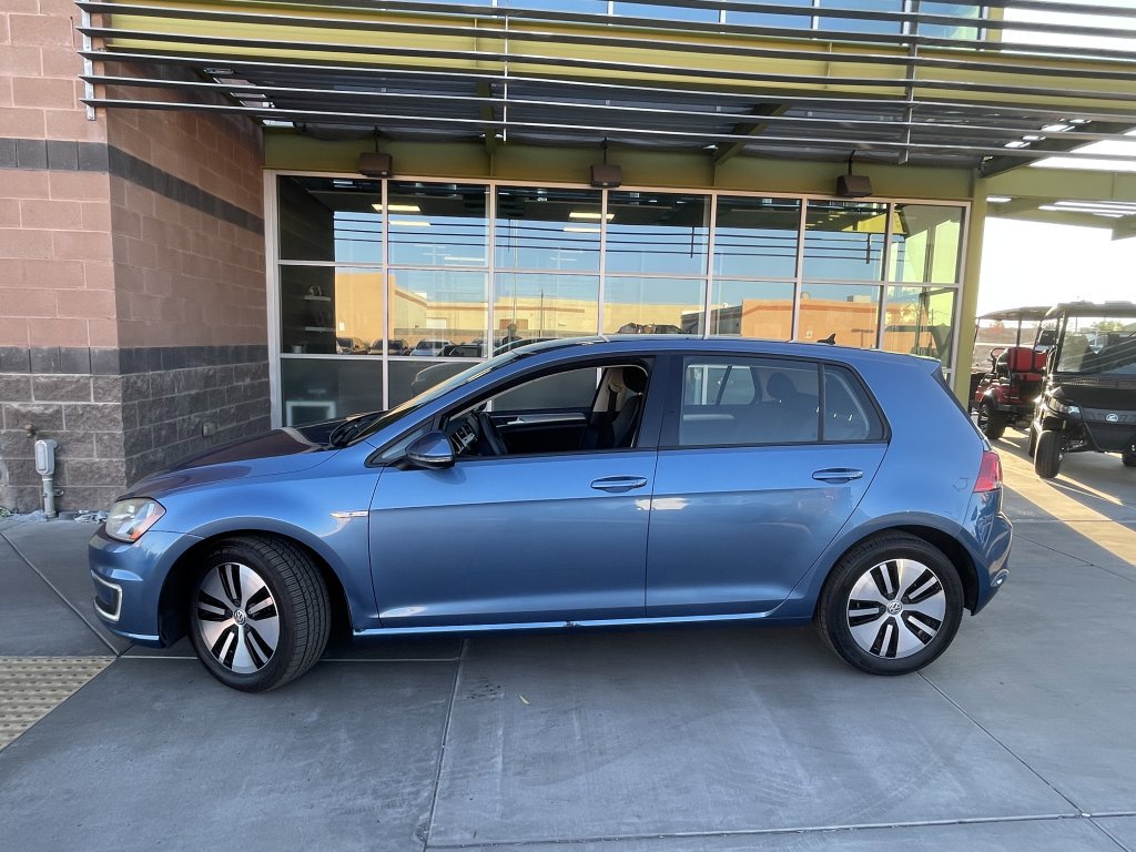 Used 2016 Volkswagen e-Golf SE w/ DC Fast Charging Package image 5