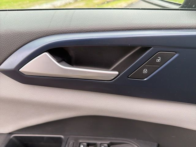 Used 2023 Volkswagen Taos SE w/ Black Wheel Package FWD image 20