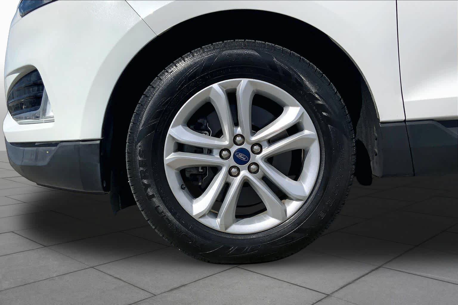 Used 2020 Ford Edge SEL w/ Convenience Package AWD/4WD image 11