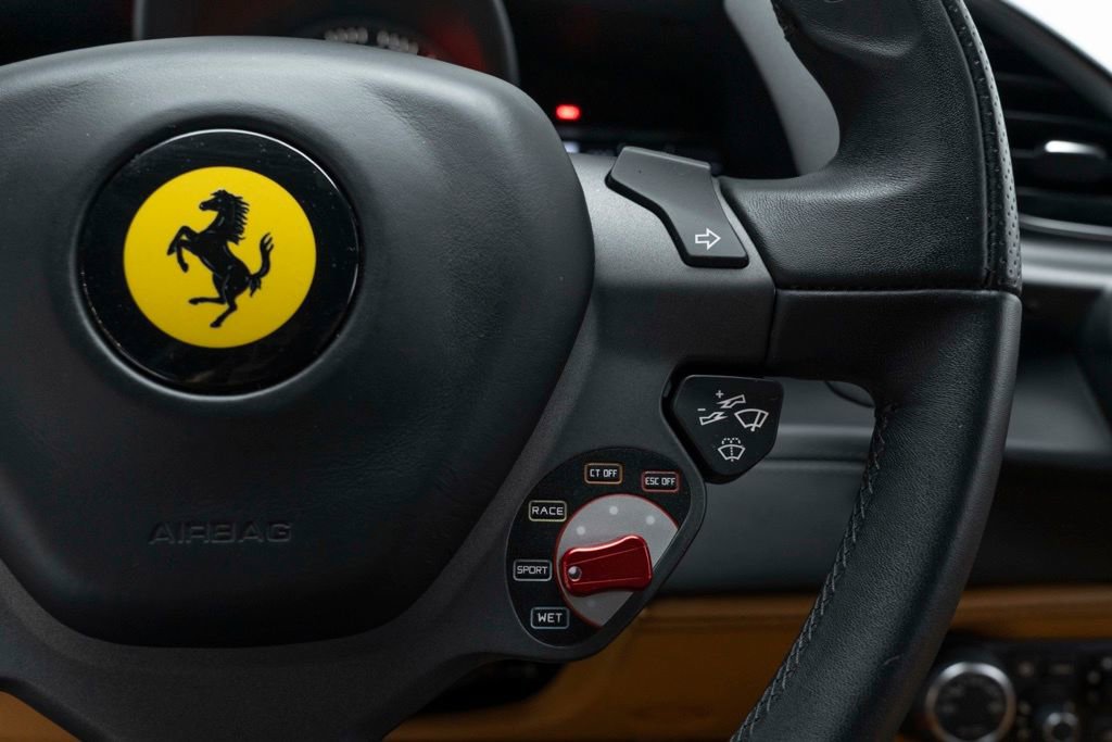 Used 2016 Ferrari 488 GTB RWD image 23