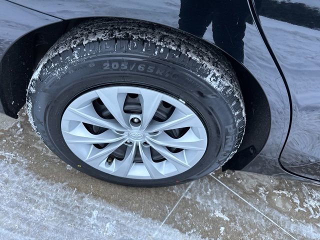 Used 2017 Toyota Camry LE image 10