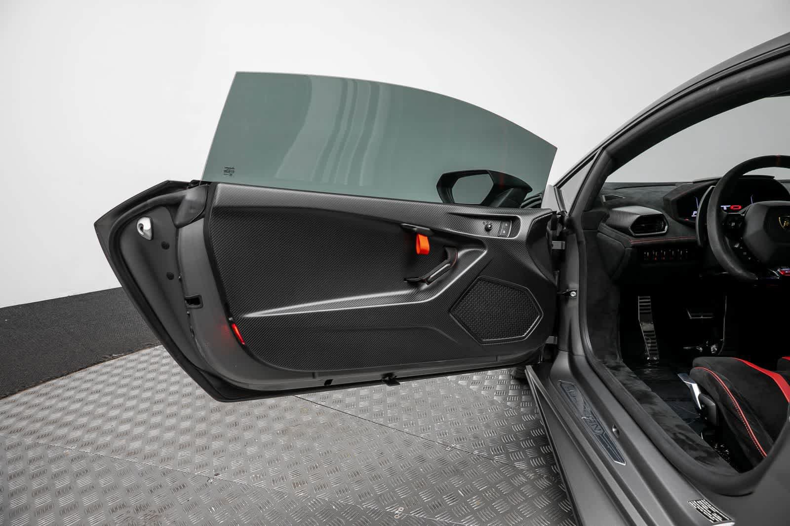 Used 2022 Lamborghini Huracan STO RWD image 20
