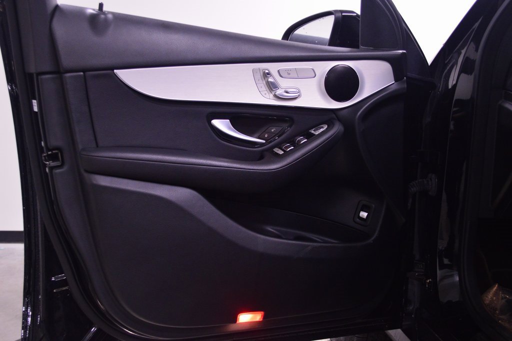 Used 2021 Mercedes-Benz GLC 300 4MATIC image 17