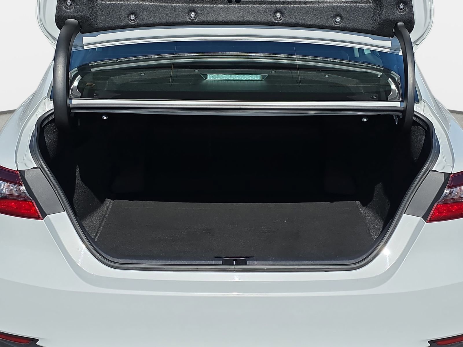 Used 2024 Toyota Camry LE w/ Convenience Package image 12