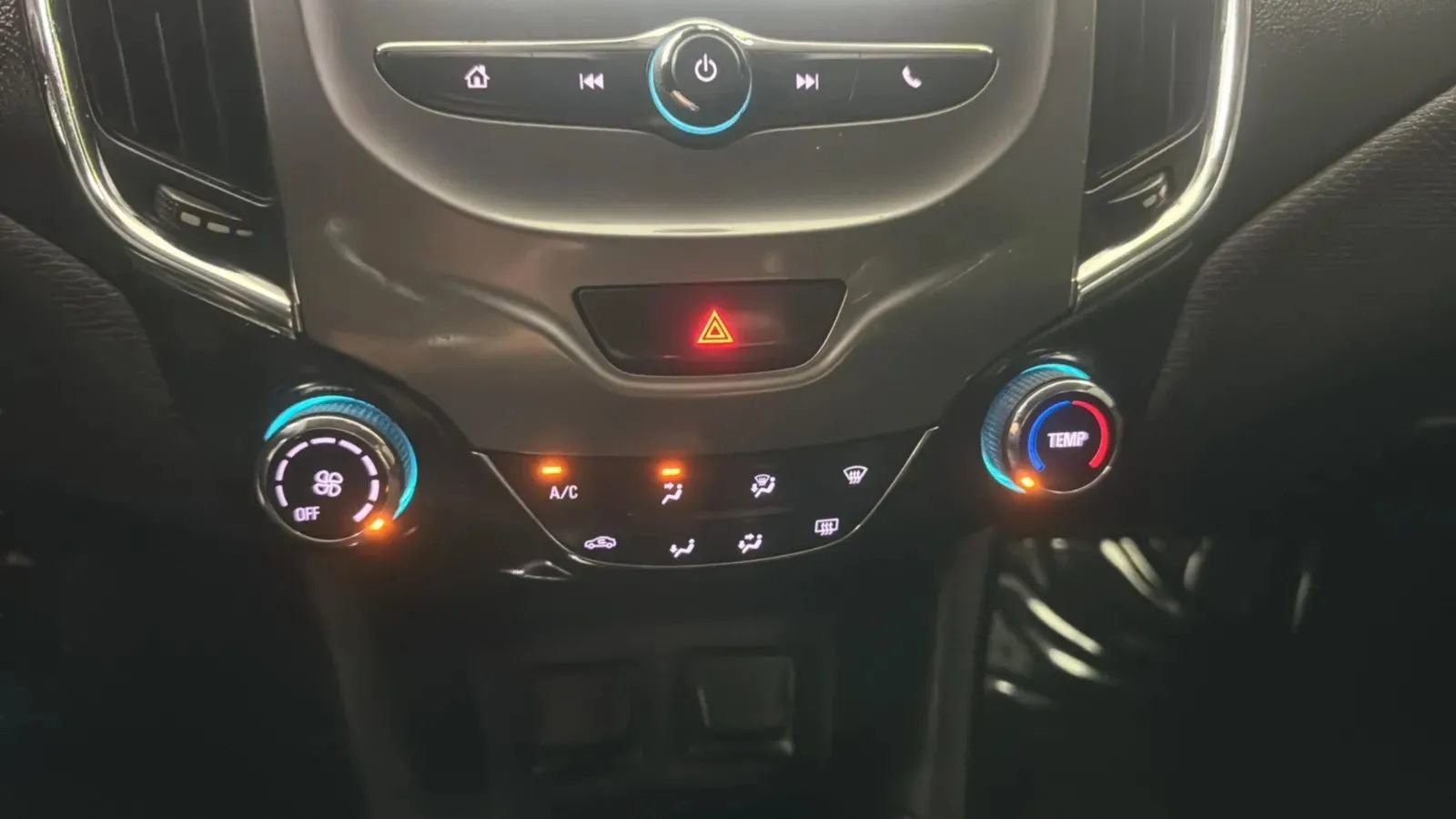 Used 2018 Chevrolet Cruze LT FWD image 15