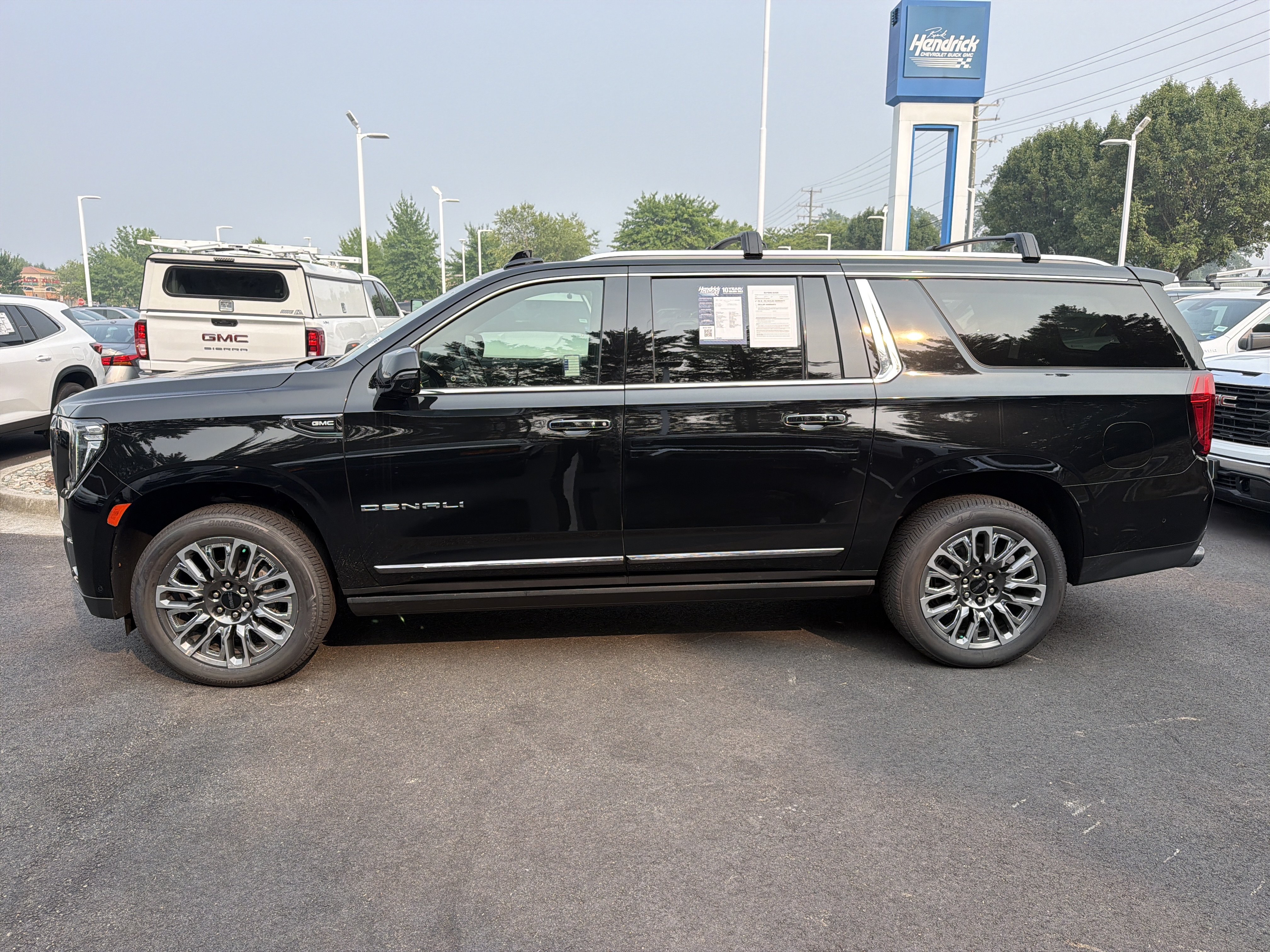 Used 2024 GMC Yukon XL Denali Ultimate AWD/4WD image 7