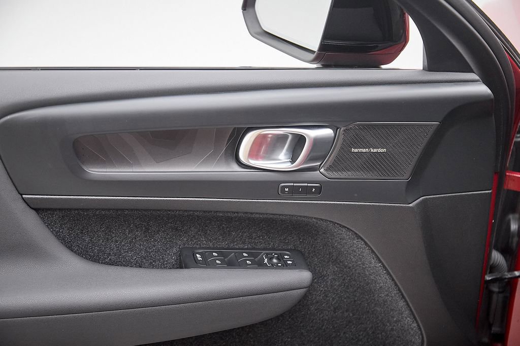 Certified 2023 Volvo C40 P8 Recharge Ultimate image 11