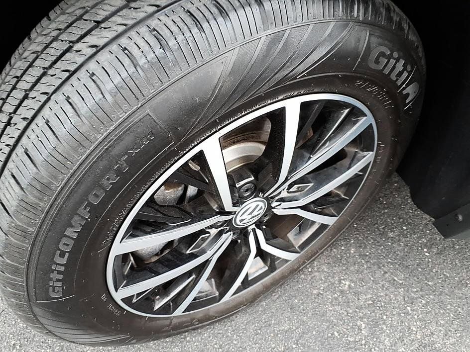 Used 2021 Volkswagen Tiguan SE image 10