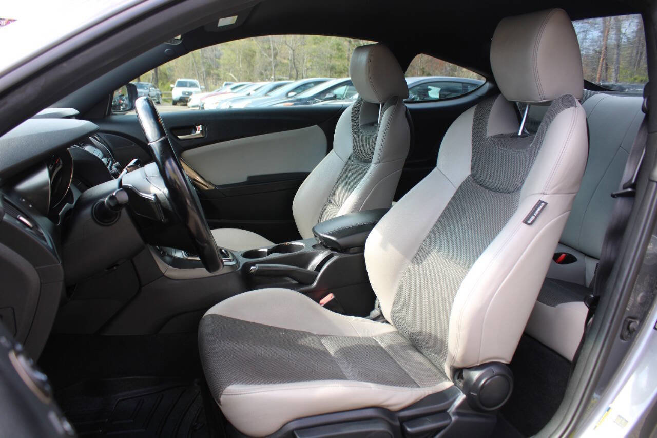 Used 2015 Hyundai Genesis 3.8 RWD image 24