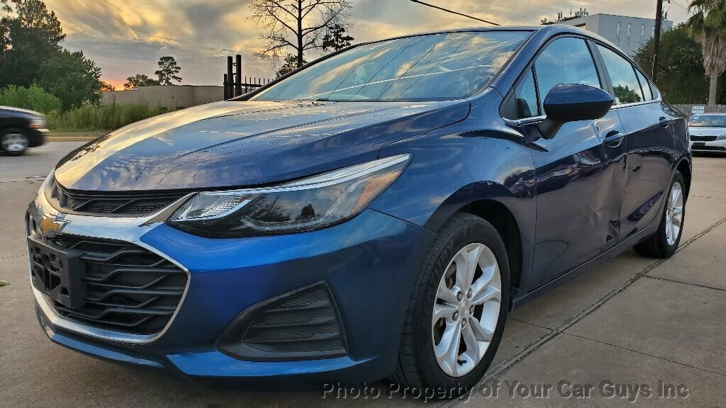Used 2019 Chevrolet Cruze LT FWD image 2