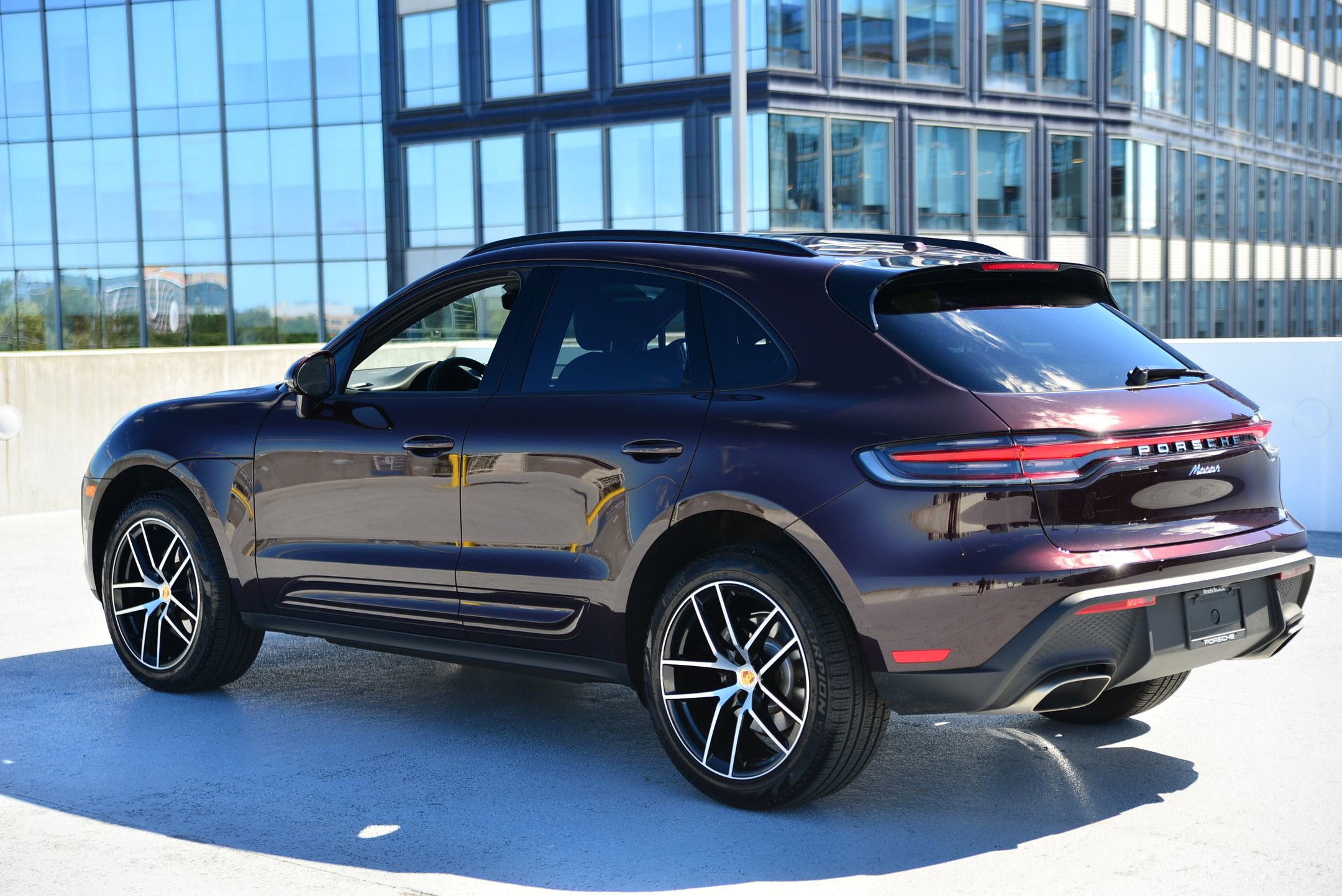 Certified 2025 Porsche Macan image 3