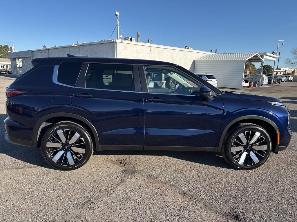 New 2026 Mitsubishi Outlander SE image 8