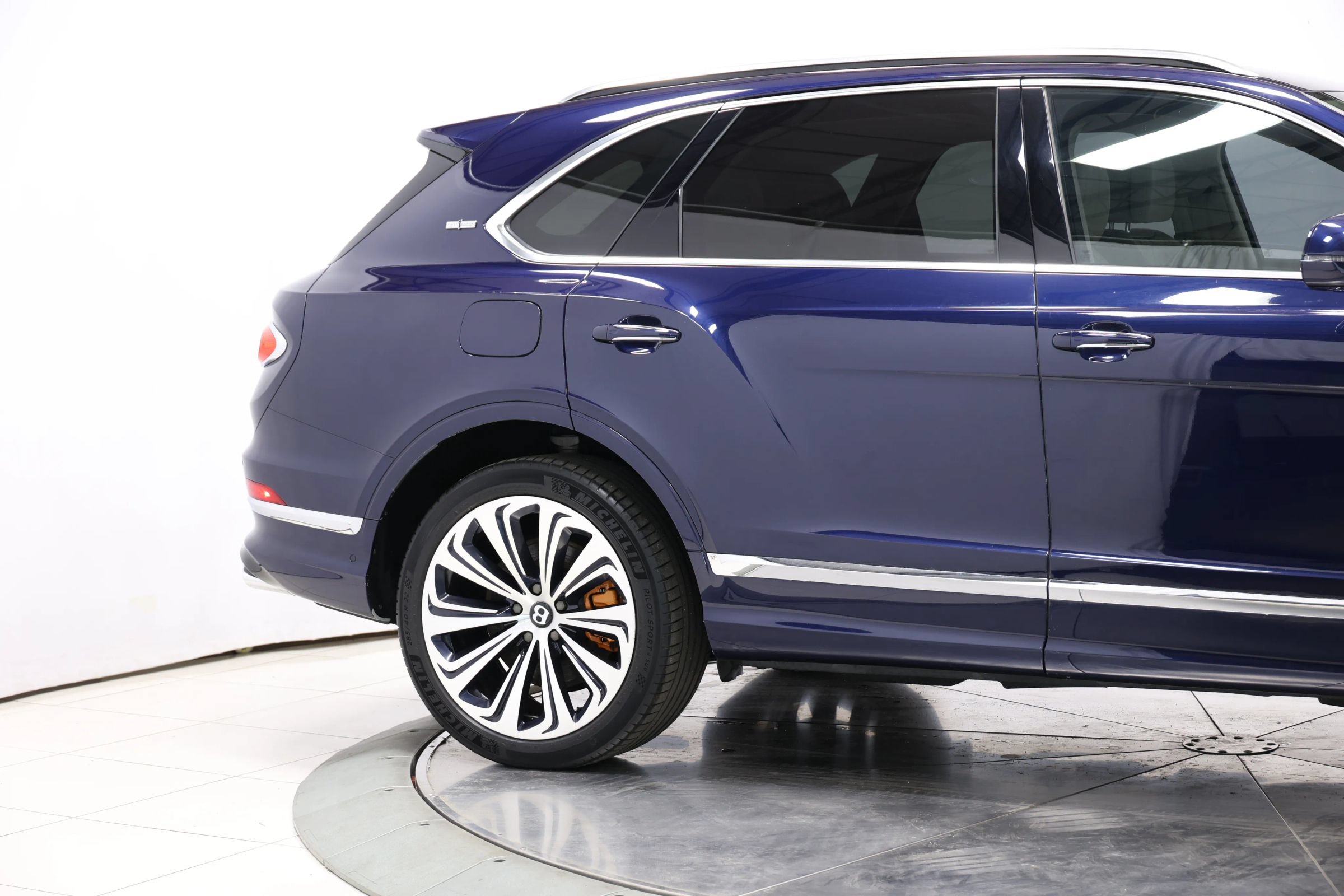 Used 2021 Bentley Bentayga w/ First Edition Specification AWD/4WD image 81