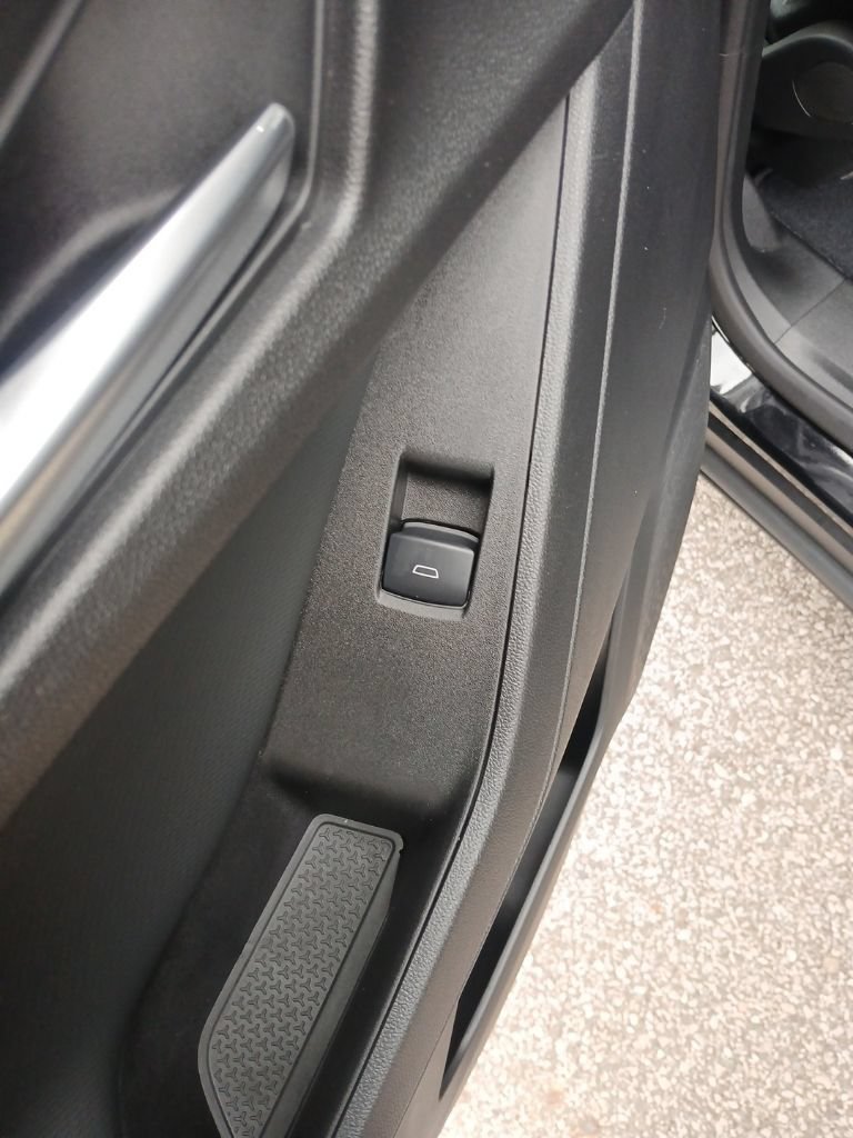 Used 2025 Chevrolet Equinox LT AWD/4WD image 14