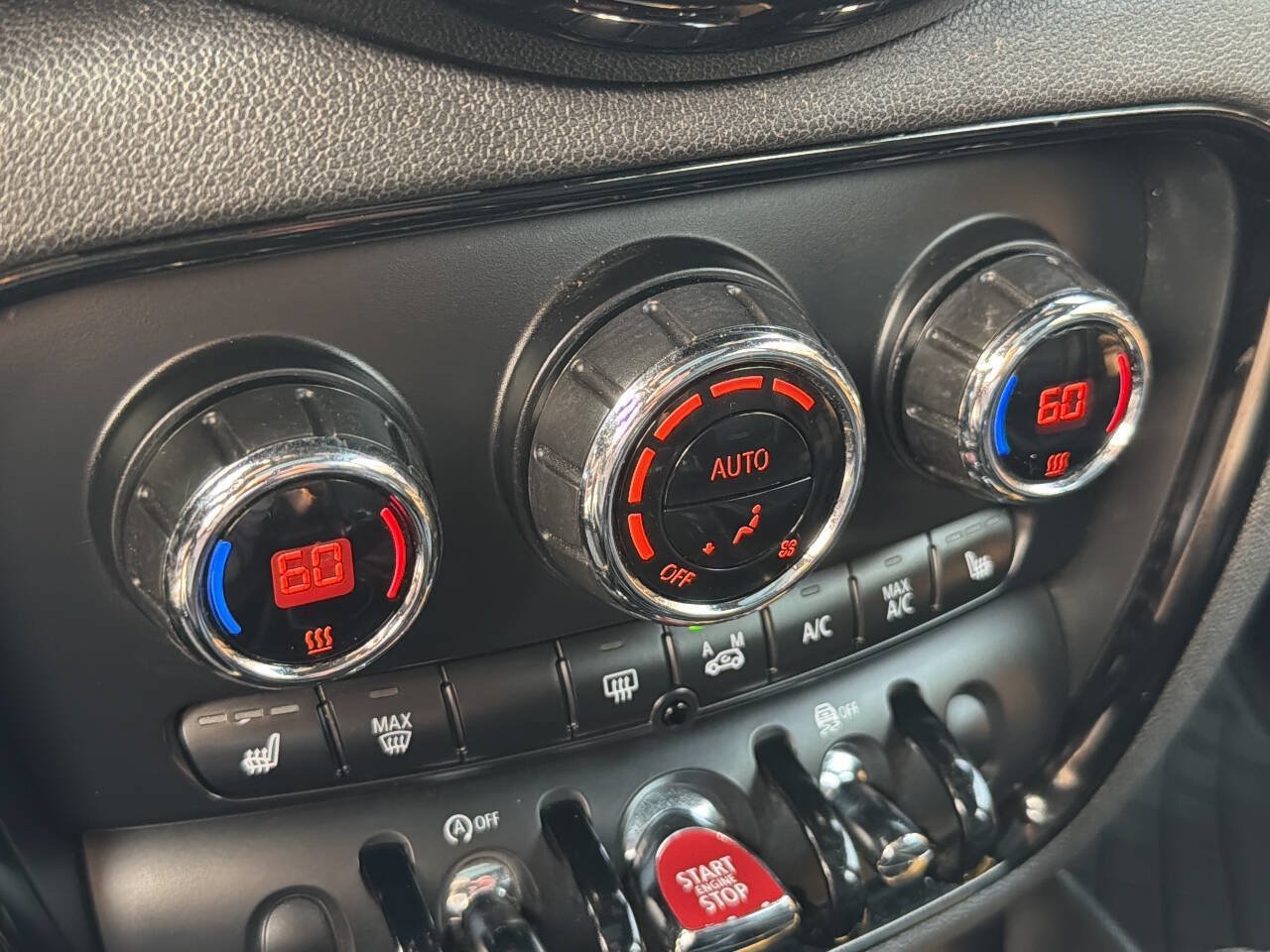 Used 2019 MINI Cooper Clubman ALL4 w/ Premium Package AWD/4WD image 29