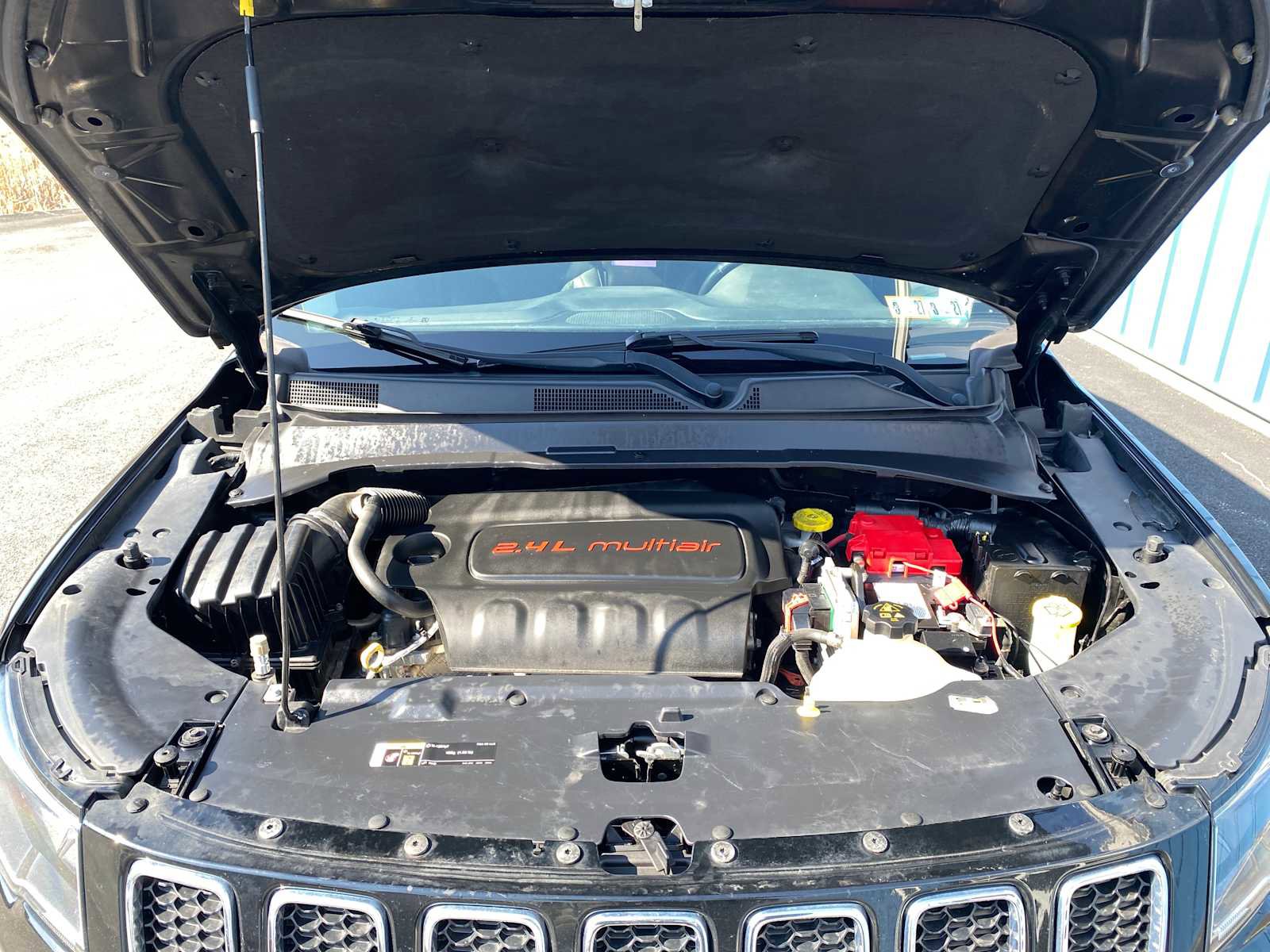 Used 2019 Jeep Compass Latitude w/ Popular Equipment Group AWD/4WD image 6