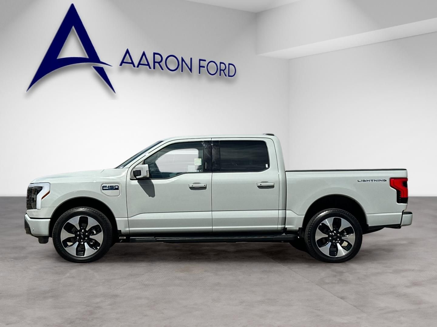 Used 2024 Ford F150 Lightning Platinum AWD/4WD image 3