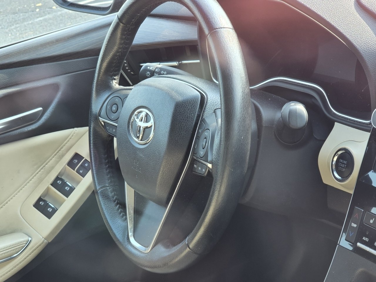Certified 2019 Toyota Avalon XLE w/ Moonroof Package FWD image 16